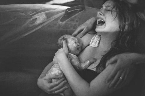 22 beautiful moments depicting women giving birth & after giving birth